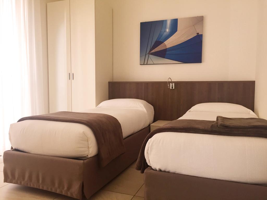 ソットマリーナResidenza Roma Marinaアパートメント エクステリア 写真