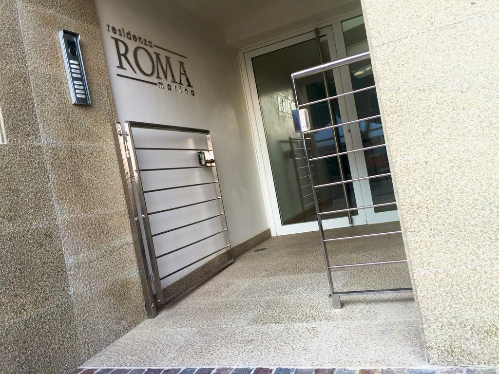 ソットマリーナResidenza Roma Marinaアパートメント エクステリア 写真