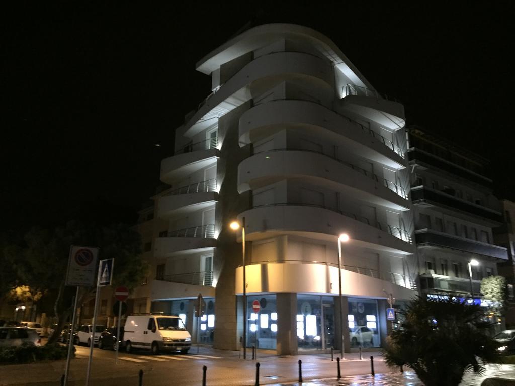 ソットマリーナResidenza Roma Marinaアパートメント エクステリア 写真
