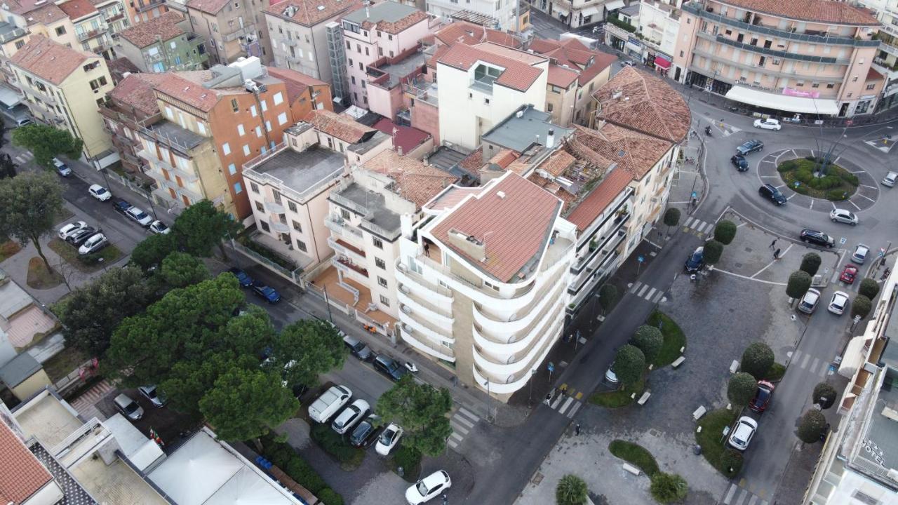 ソットマリーナResidenza Roma Marinaアパートメント エクステリア 写真